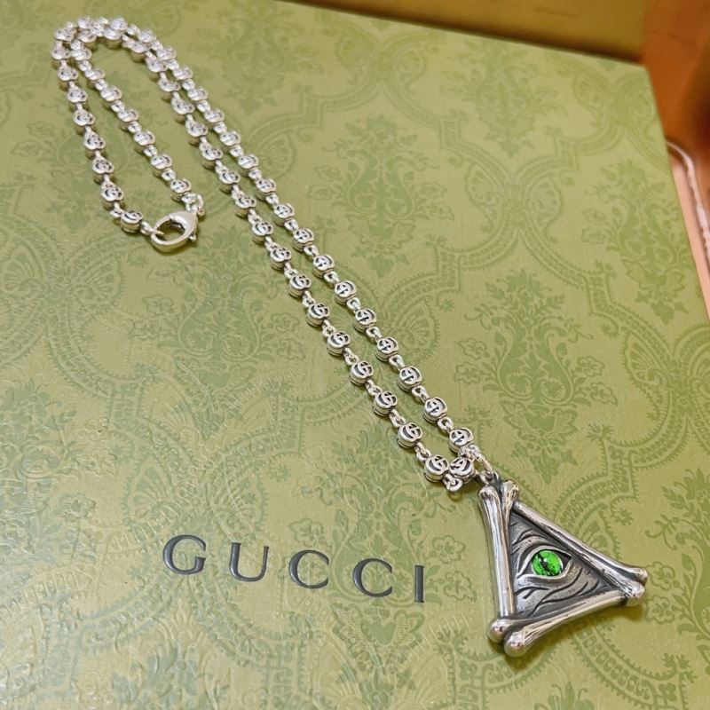 G*u*i necklaces